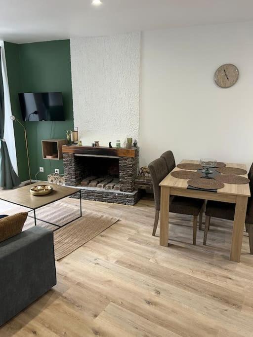 Le Chaleureux Luchonnais Apartment Bagneres-de-Luchon ภายนอก รูปภาพ