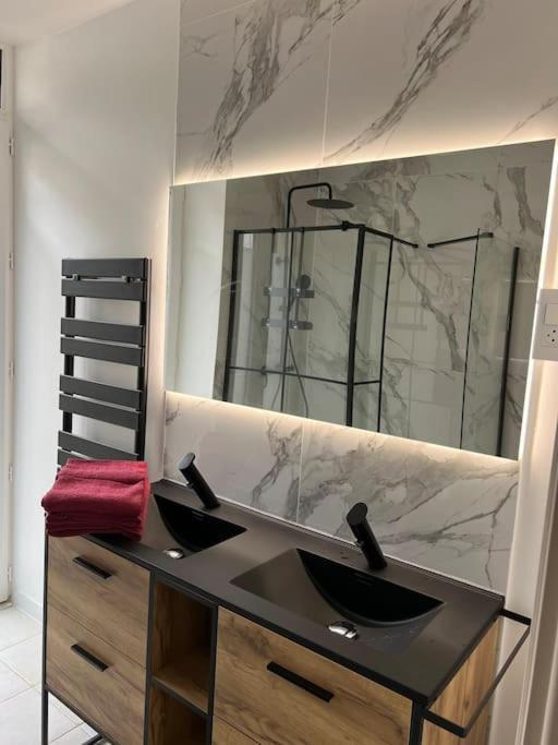 Le Chaleureux Luchonnais Apartment Bagneres-de-Luchon ภายนอก รูปภาพ